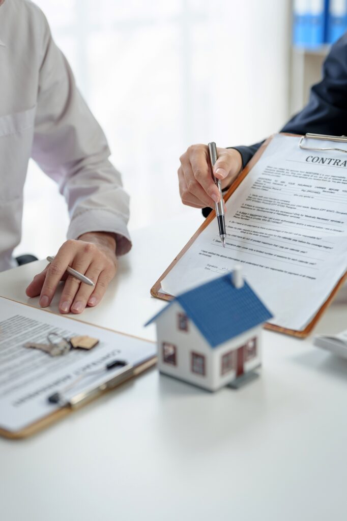 Couple entered into a house sale contract with a real estate agent.